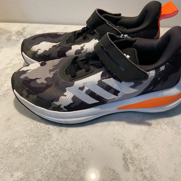 Adidas MENS SIZE 2 running shoes size Cloudfoam non-marking Camouflage - Picture 1 of 4